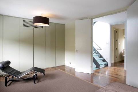 Tenniel Close, Bayswater